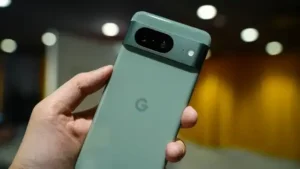 Google Pixel 8 Pro in Porcelain: Connectivity and Beyond